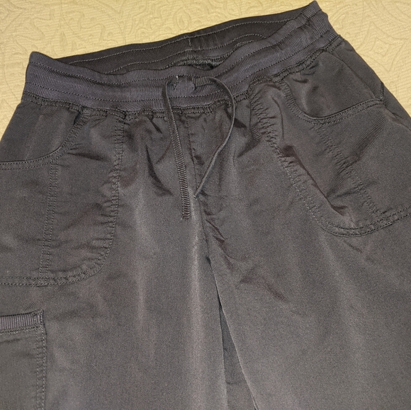 Scrubs - Picture 2 of 3